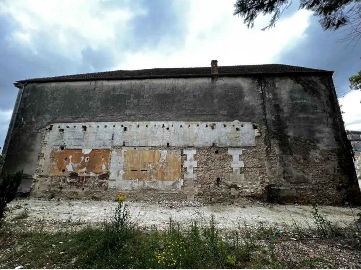 Rénovation de façade en pierre — état avant intervention Sévria à Thouars (2023)