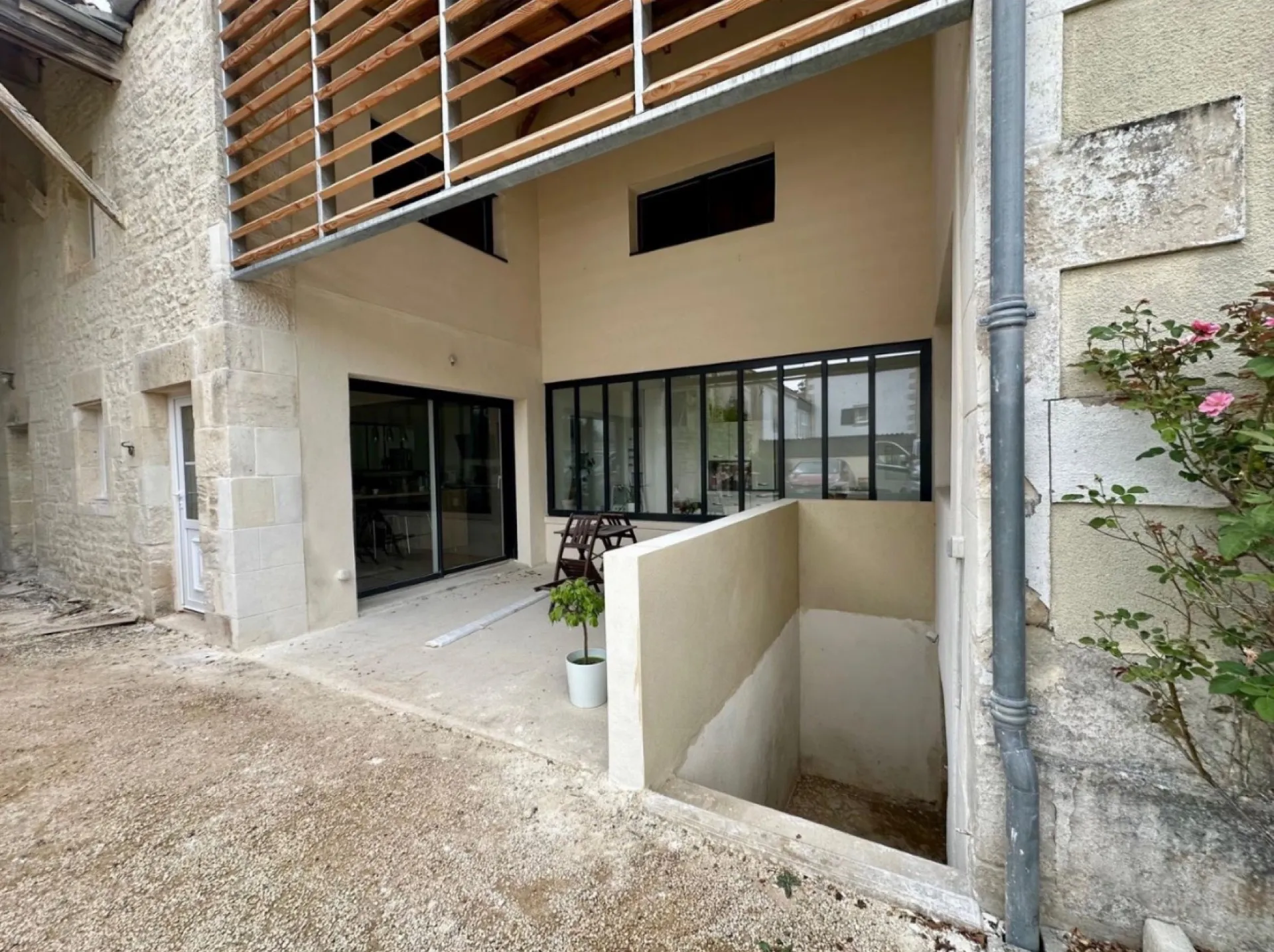 ITE sur ossature bois + enduit — résultat après ravalement par Sévria à Niort (2024)