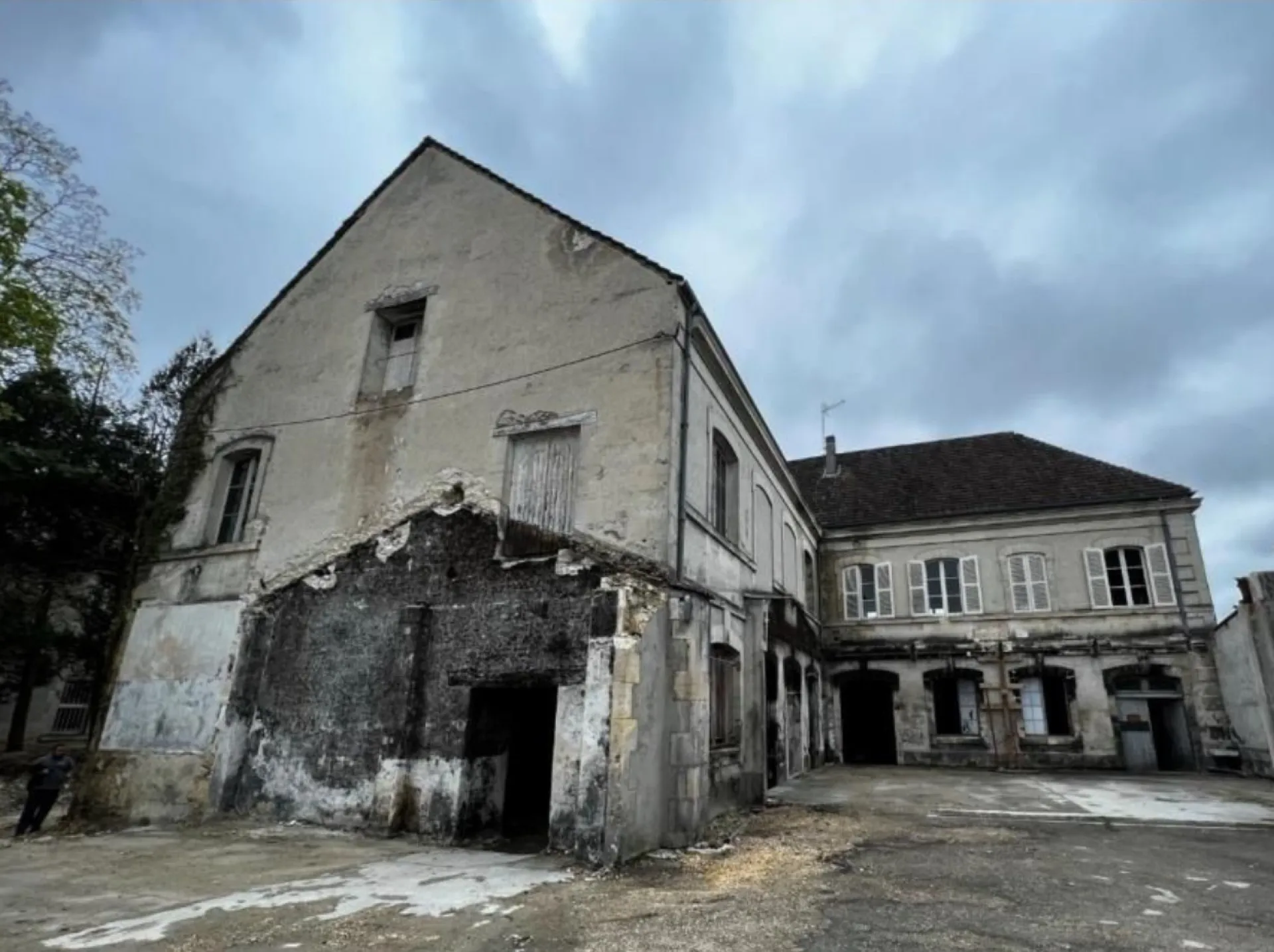 Nettoyage et traitement anti-fissures — état avant intervention Sévria à Parthenay (2023)