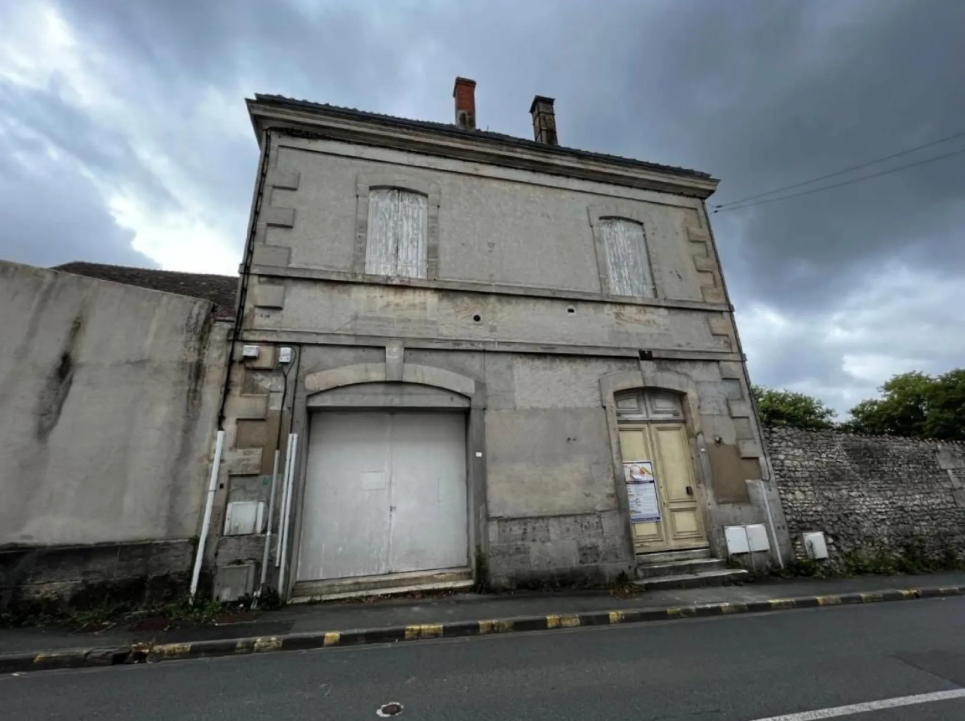Ravalement de façade classique — état avant intervention Sévria à Bressuire (2024)