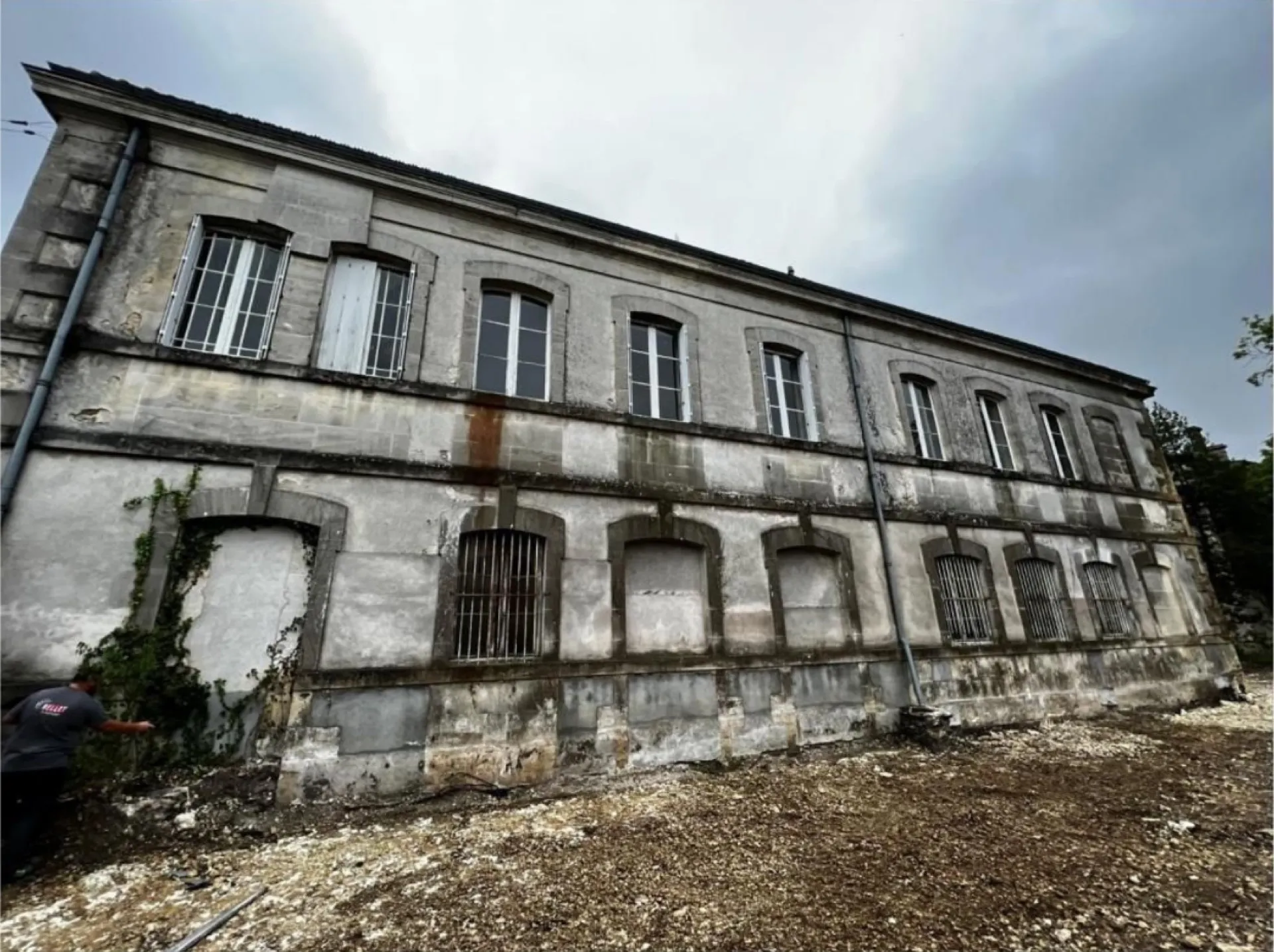 Rénovation complète - Façade moderne — état avant intervention Sévria à Niort (2024)